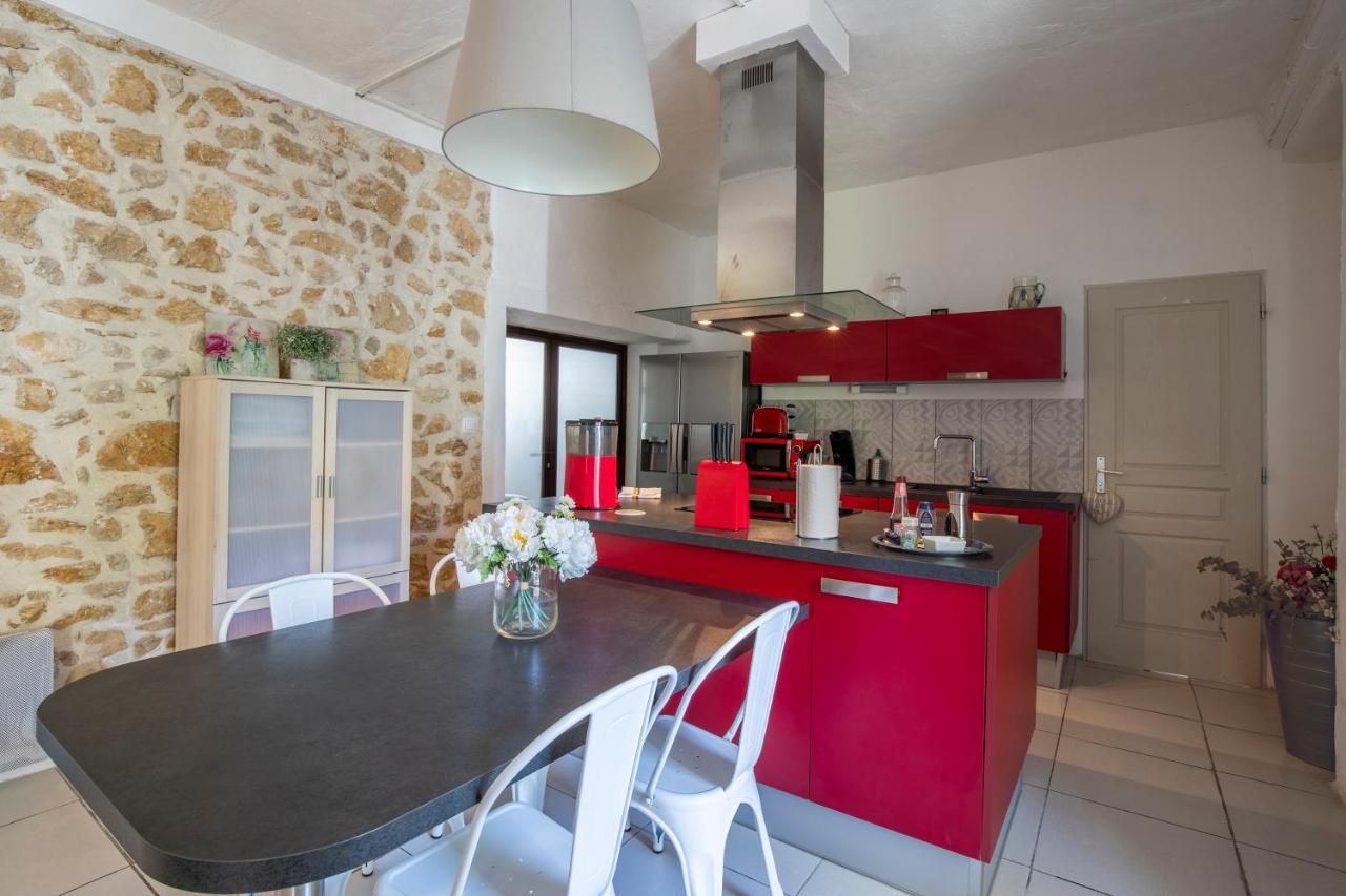 Holiday home Portail Du Ventoux Luxe Jardin Linge Fourni