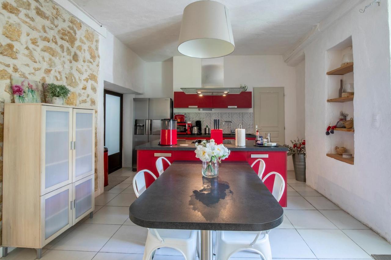 Holiday home Portail Du Ventoux Luxe Jardin Linge Fourni